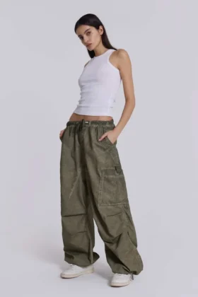 Parachute Pants w kolorze khaki z wykończeniem „oil wash”