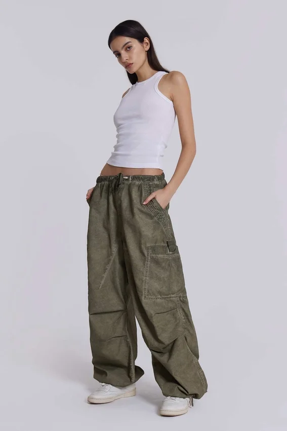Parachute Pants w kolorze khaki z wykończeniem „oil wash”