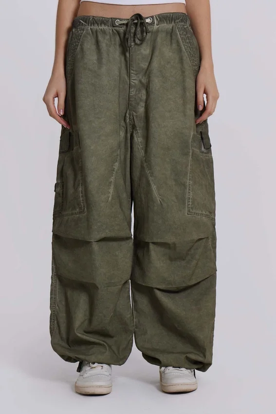 Parachute Pants w kolorze khaki z wykończeniem „oil wash”