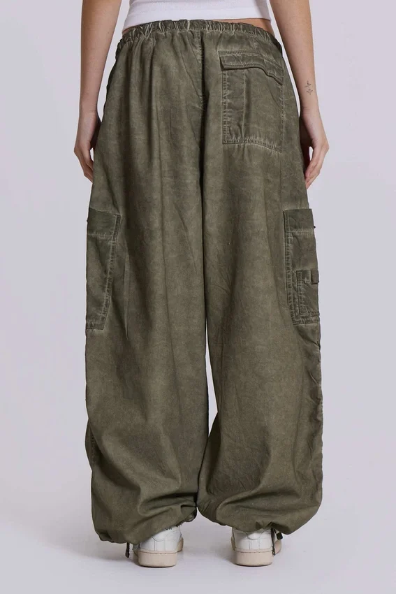 Parachute Pants w kolorze khaki z wykończeniem „oil wash”