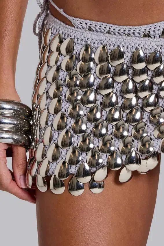 Sarong z szydełkowej dzianiny z metalowymi koralikami marki Selka