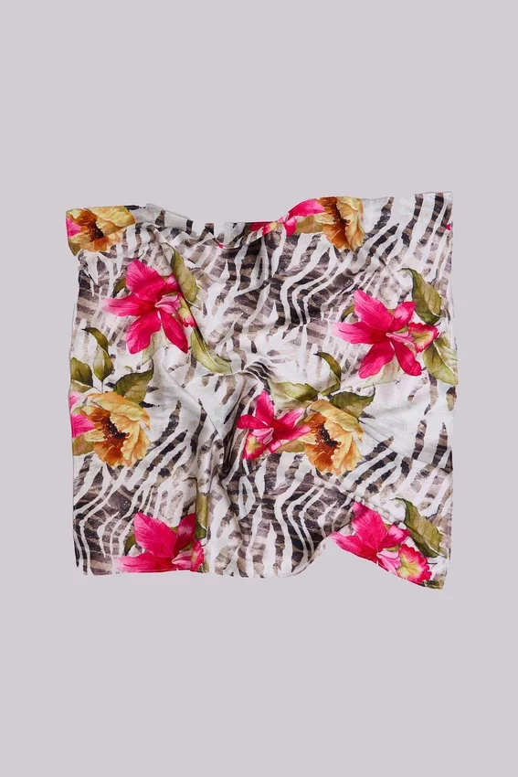 Satynowa chusta bandana Mae o wielu zastosowaniach