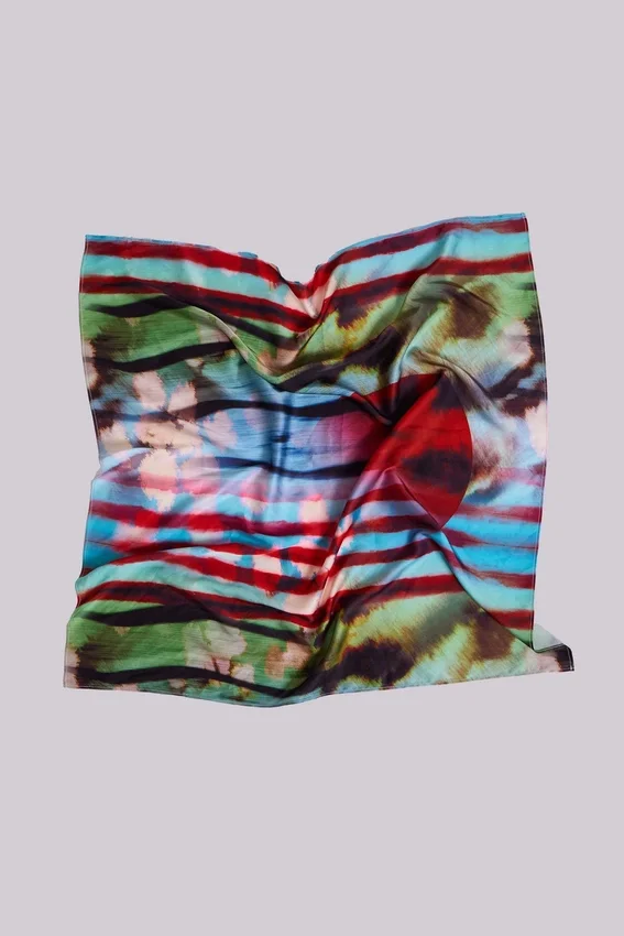 Satynowy szalik-bandana Solaris z wieloma możliwościami noszenia