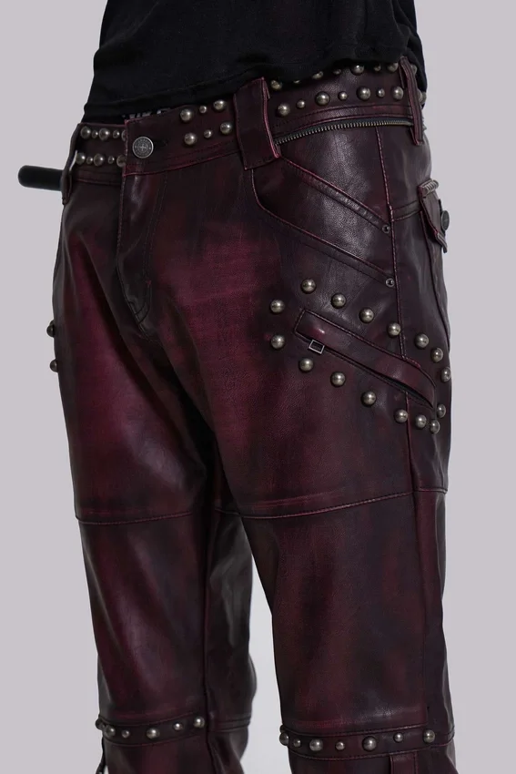 Spodnie bootcut „Drift” z imitacji skóry w kolorze bordowym z ćwiekami