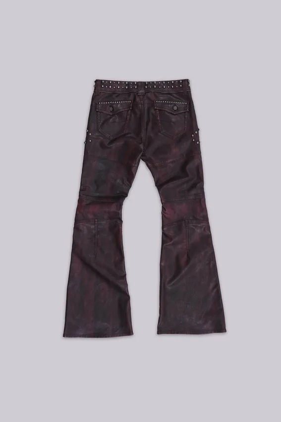 Spodnie bootcut „Drift” z imitacji skóry w kolorze bordowym z ćwiekami