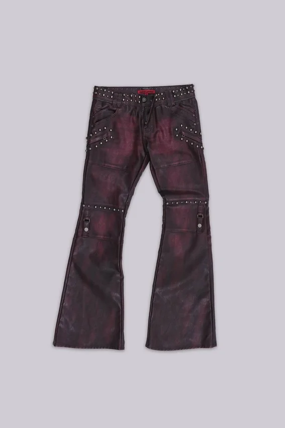 Spodnie bootcut „Drift” z imitacji skóry w kolorze bordowym z ćwiekami
