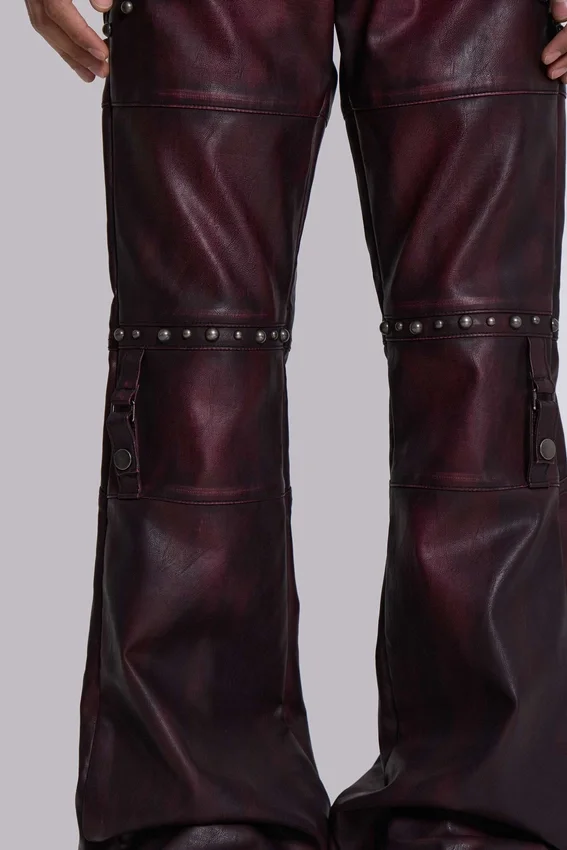 Spodnie bootcut „Drift” z imitacji skóry w kolorze bordowym z ćwiekami