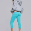 Spodnie capri „Quinn” z jerseyu z ćwiekami w kolorze turkusowym