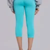 Spodnie capri „Quinn” z jerseyu z ćwiekami w kolorze turkusowym