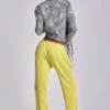 Spodnie dresowe Cleo o luźnym kroju typu bootcut w kolorze neonowym