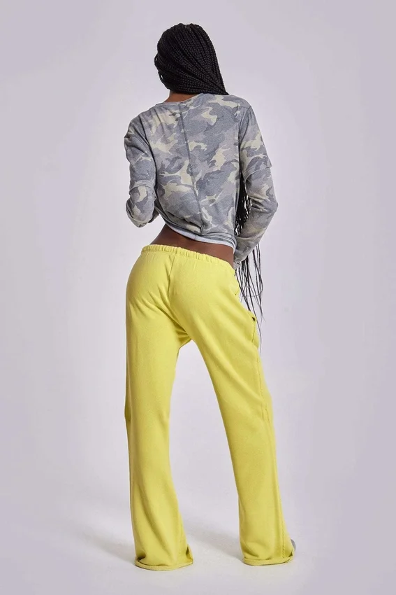 Spodnie dresowe Cleo o luźnym kroju typu bootcut w kolorze neonowym