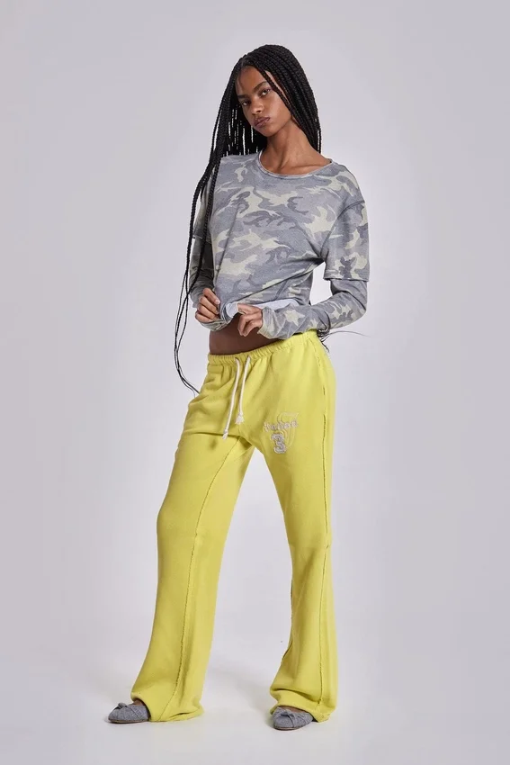 Spodnie dresowe Cleo o luźnym kroju typu bootcut w kolorze neonowym