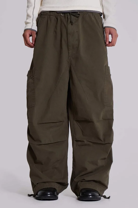 Spodnie Parachute Cargo w kolorze khaki