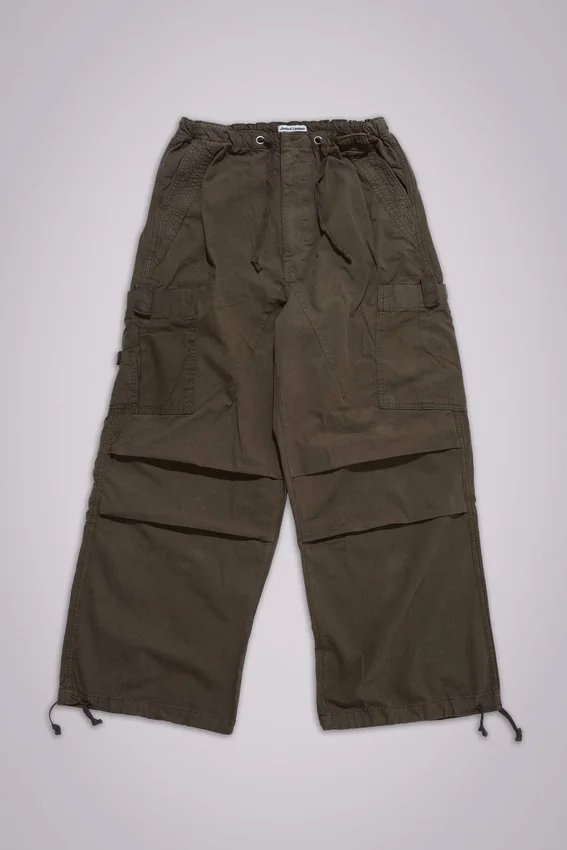 Spodnie Parachute Cargo w kolorze khaki