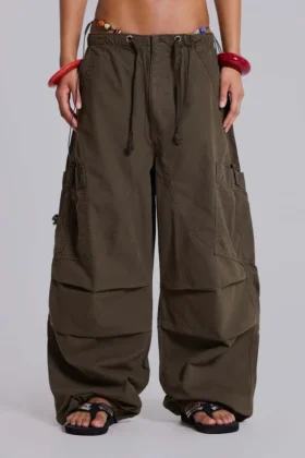 Spodnie Parachute Cargo w kolorze khaki