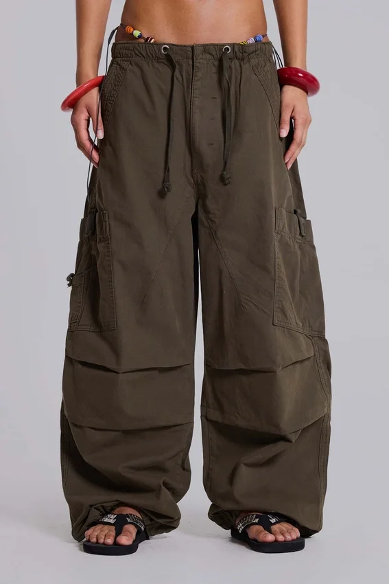 Spodnie Parachute Cargo w kolorze khaki