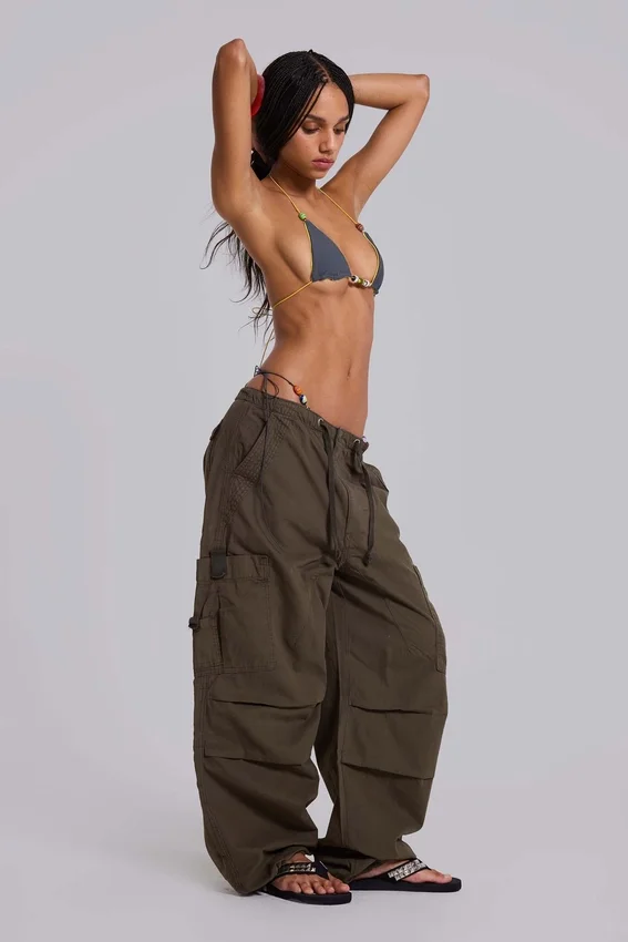 Spodnie Parachute Cargo w kolorze khaki