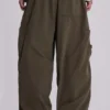 Spodnie Parachute Cargo w kolorze khaki
