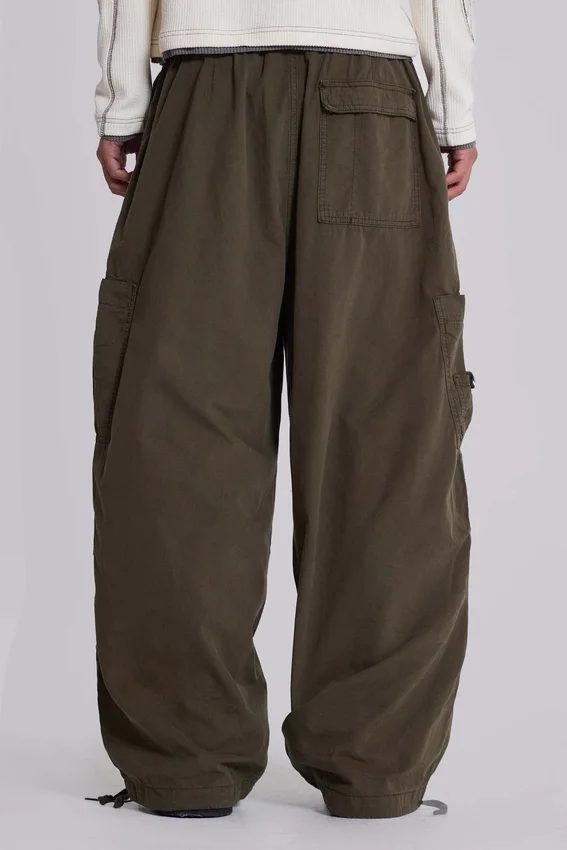 Spodnie Parachute Cargo w kolorze khaki