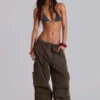 Spodnie Parachute Cargo w kolorze khaki