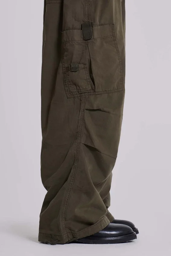 Spodnie Parachute Cargo w kolorze khaki