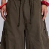 Spodnie Parachute Cargo w kolorze khaki