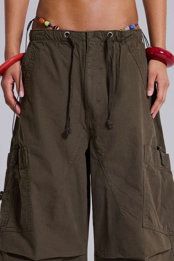 Spodnie Parachute Cargo w kolorze khaki