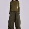 Spodnie Parachute Cargo w kolorze khaki