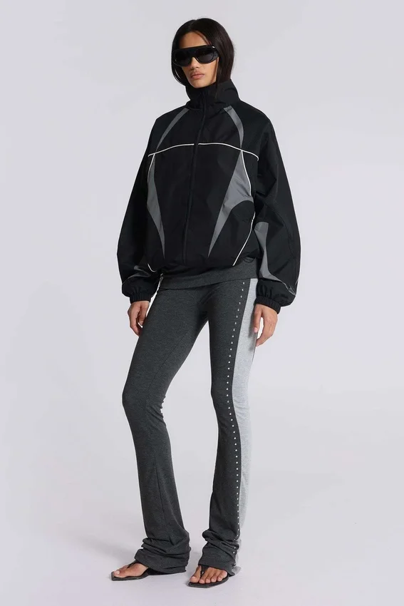 Sportowe spodnie Rynna z podwiniętymi nogawkami typu bootcut
