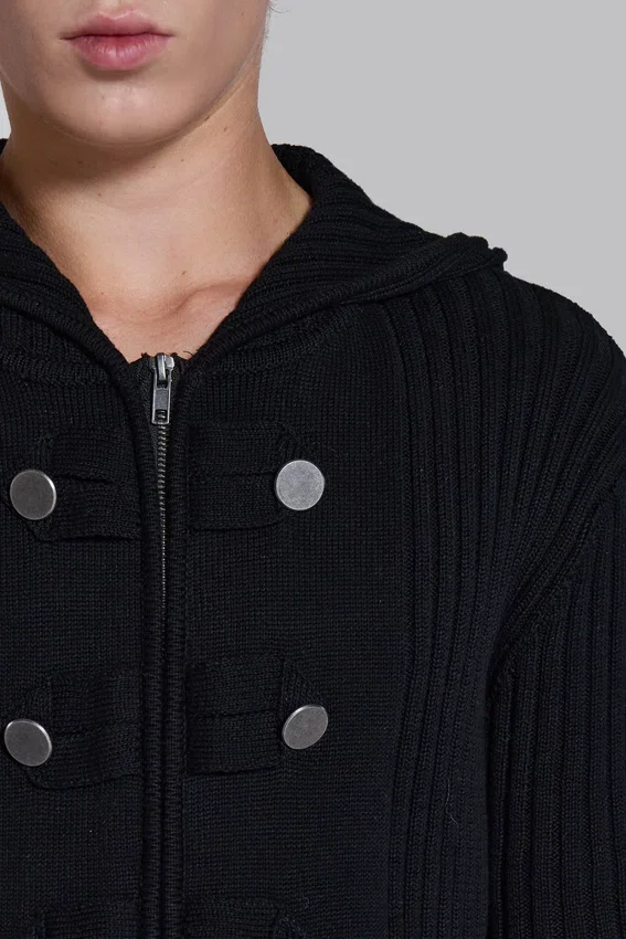 Sweter z kapturem w stylu militarnym