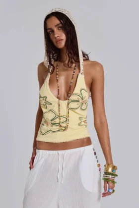 Top na ramiączkach z koralikami i szydełkowym wykończeniem marki Zelya